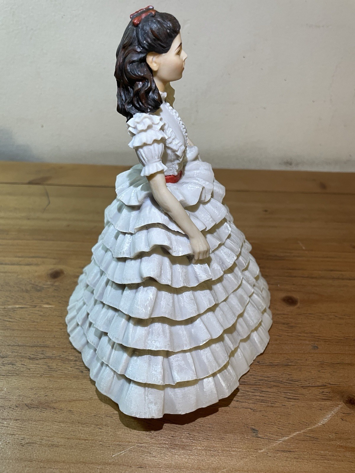 Scarlett O’Hara White Ruffle Dress Figurine 7″ Gone With The Wind