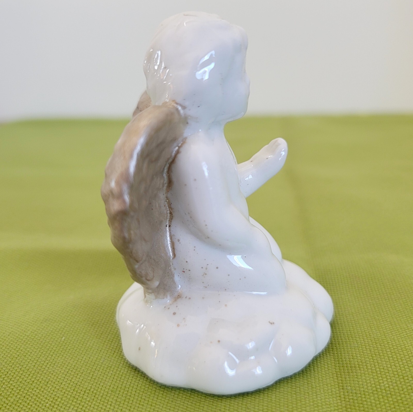 Kneeling China Angel Cherub Figurine Gold Wings Hand Painted 3″ Tall