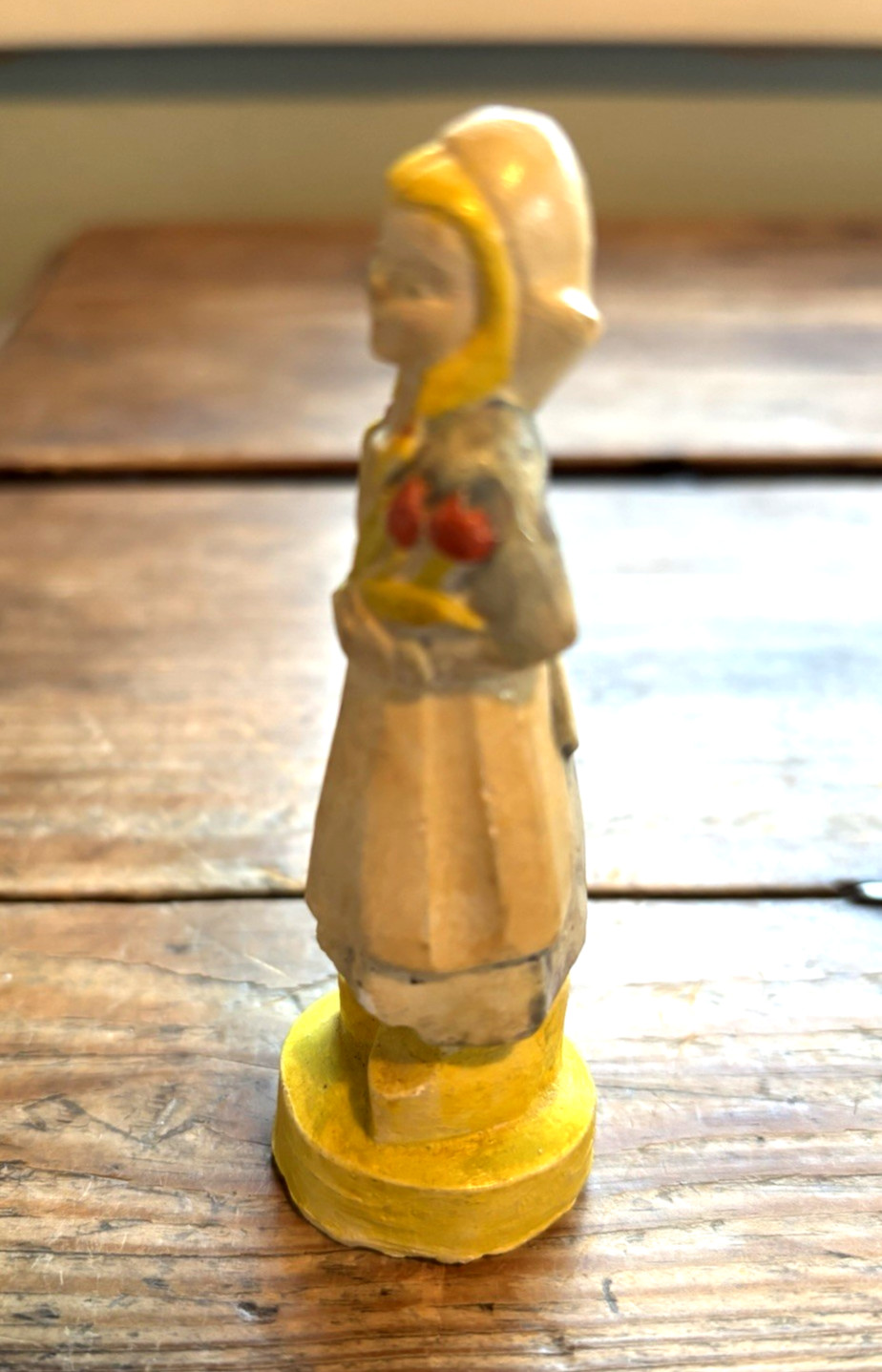 Vtg Hand Painted 3.5″ Chalkware Plaster Figurine – Dutch Girl w/ Tulip Bouquet