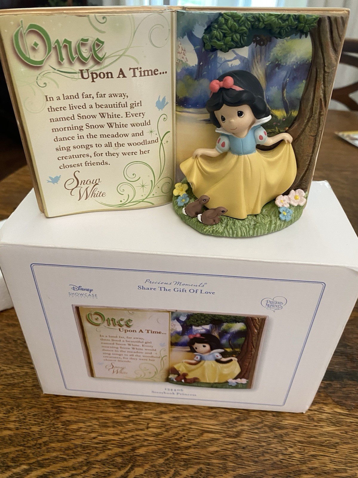 Precious Moments Disney Showcase 134406 Storybook Princess Snow White
