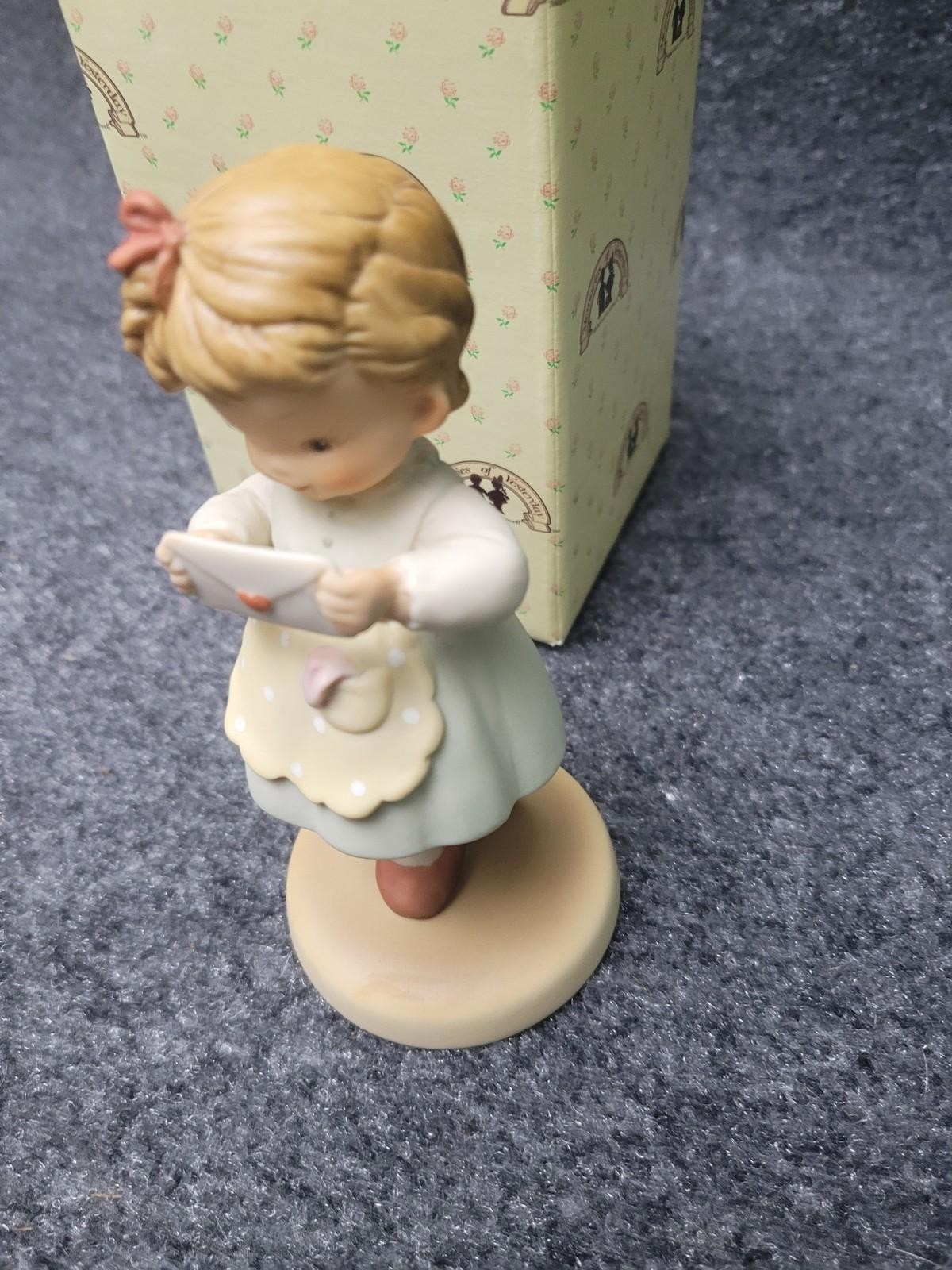 Vintage Memories of Yesterday Figurine He Hasn’t Forgotten Me Valentine Boxed 19