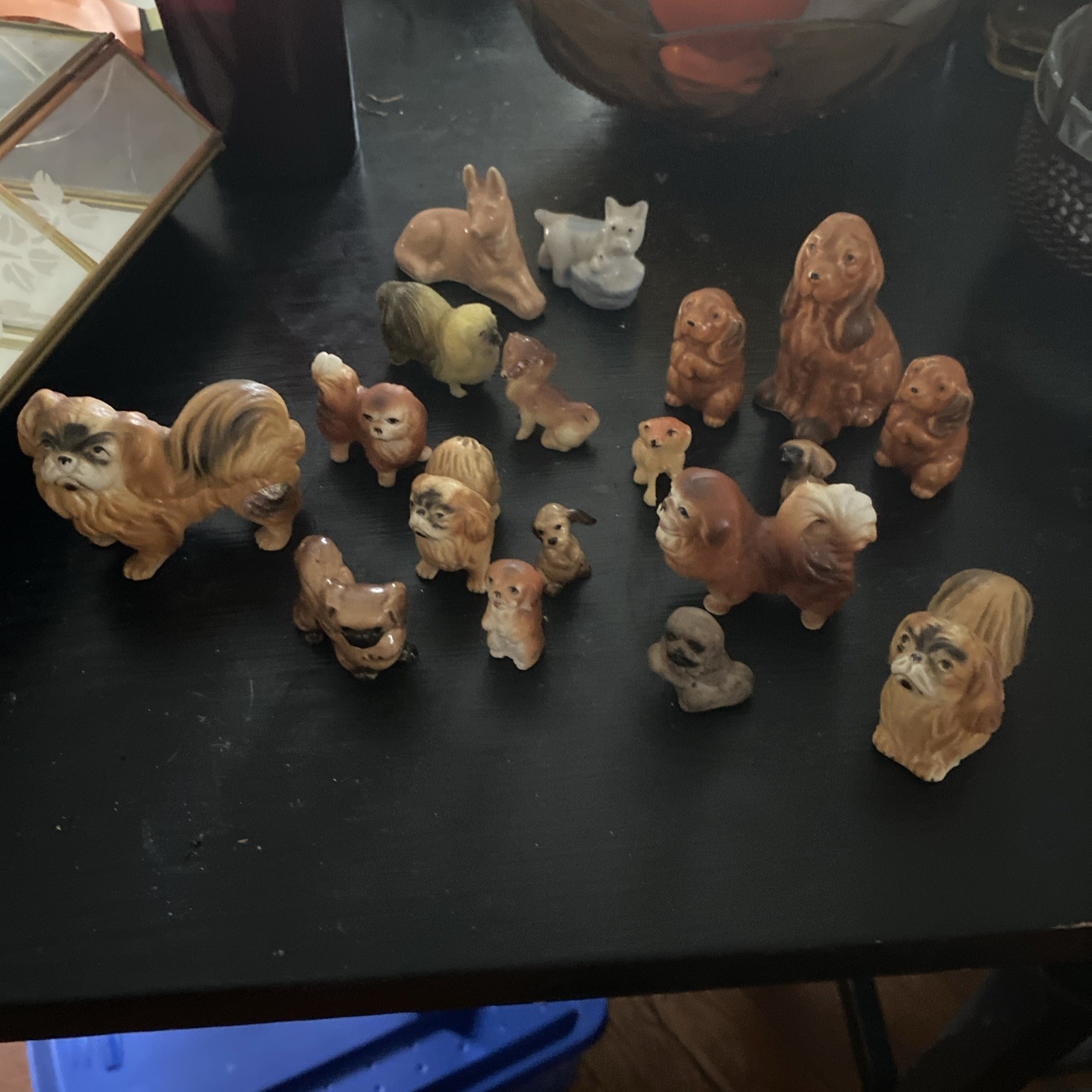 18 Vintage DOG Figurines Ceramic/Porcelain/Resin 1-3″ tall Excellent Condition