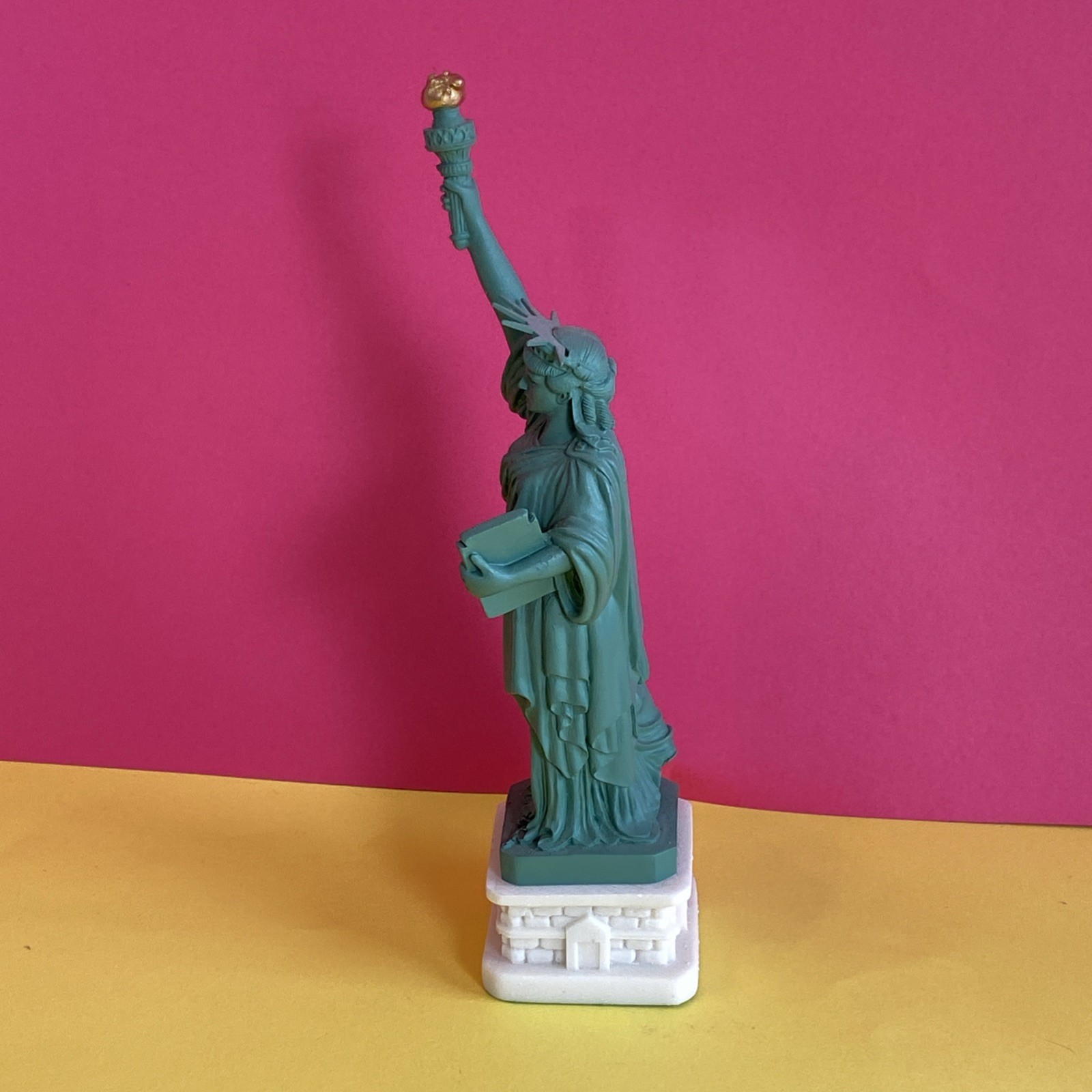 Statue of Liberty New York Figurine 9” Tall Ceramic Mint Condition