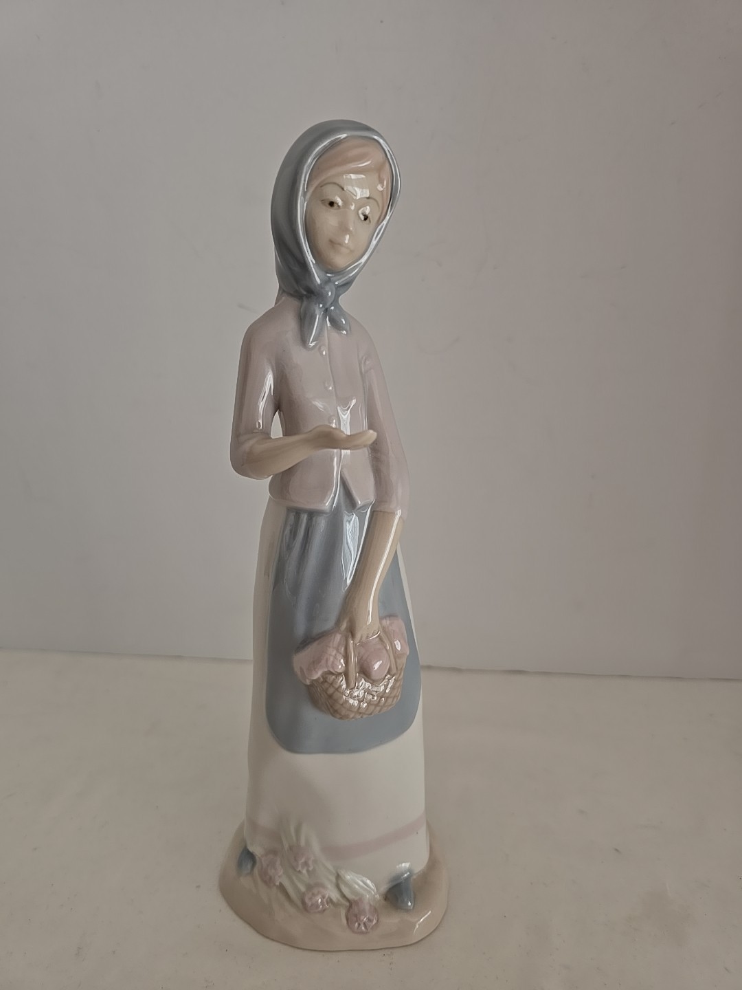 Vintage Lladro Nadal Porcelain Girl Holding Basket Figurine Made in Spain 10.5″T