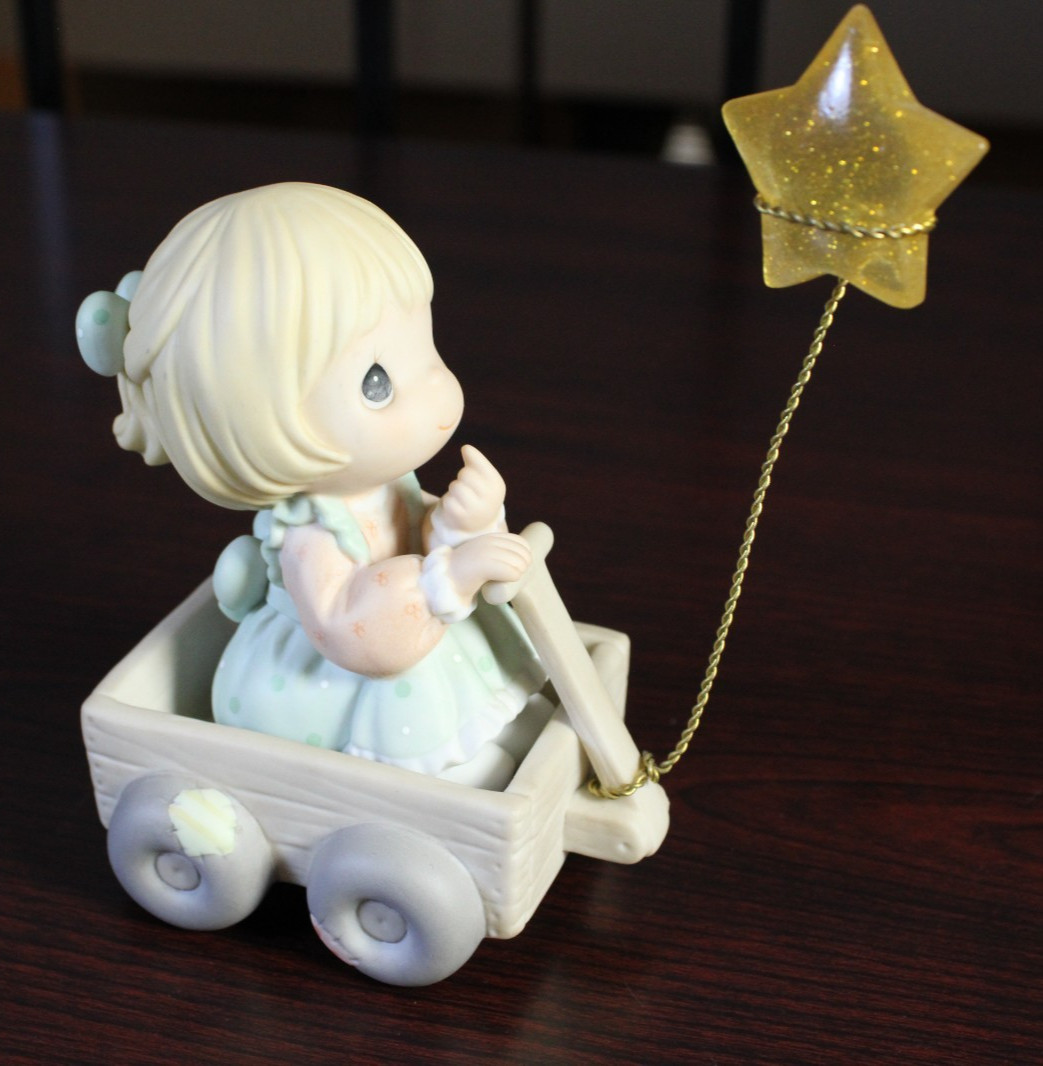 Retired Precious Moments’Wishing You A World Of Peace” 1999 Symbol Of Membership