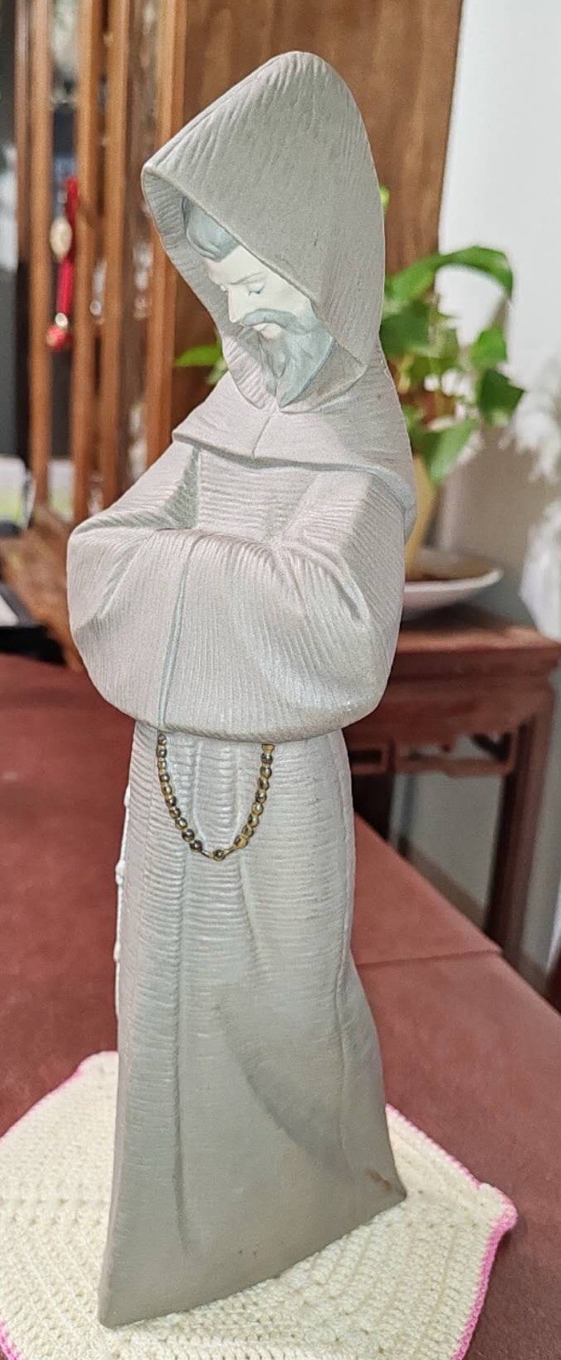 Lladro – Monk in a Matte GRES finish – 13.5” Tall. Retired 1998