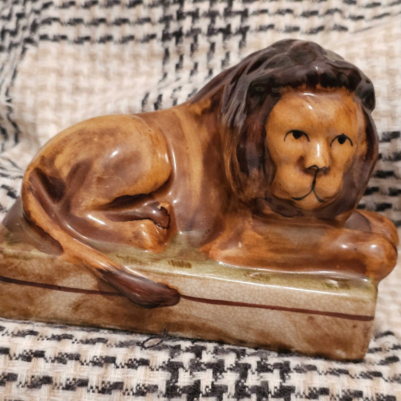 Beautiful Vintage* 5.5 ” English Staffordshire Lion* Glossy*EXCELLENT COND