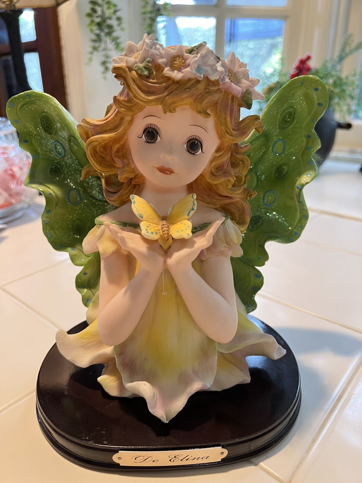 De Elina Angel Big Wings 7.5″ Resin Art Sculpture Figurine Wood Base, Vintage