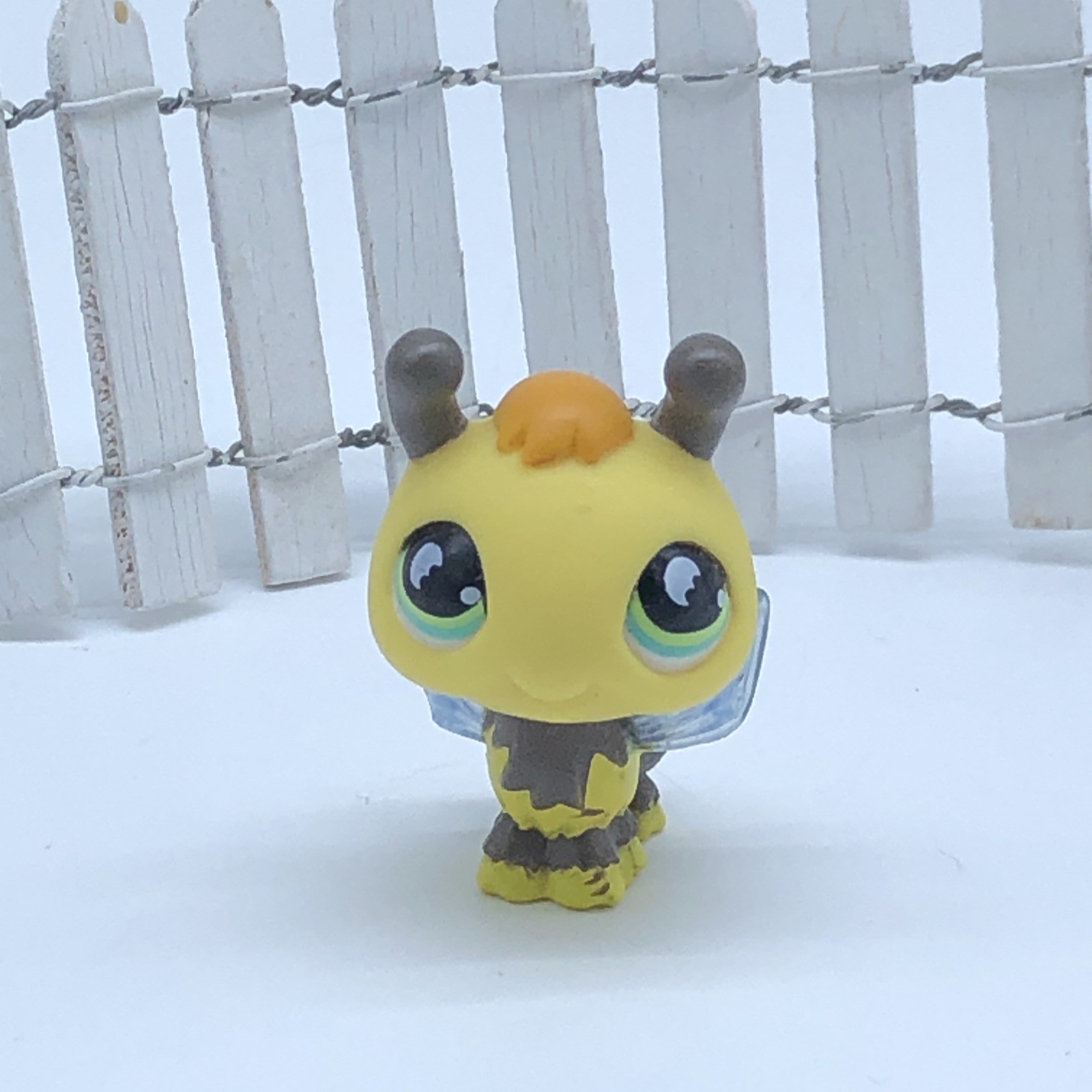 Authentic Hasbro Littlest Pet Shop LPS Yellow Bee #813 with Wings