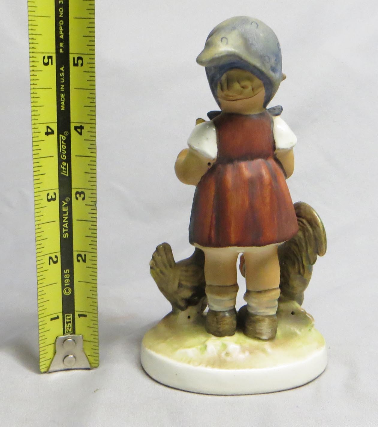 Goebel Hummel #199 “FEEDING TIME” Figurine TMK2 Girl w/Chickens 5.5″ Tall