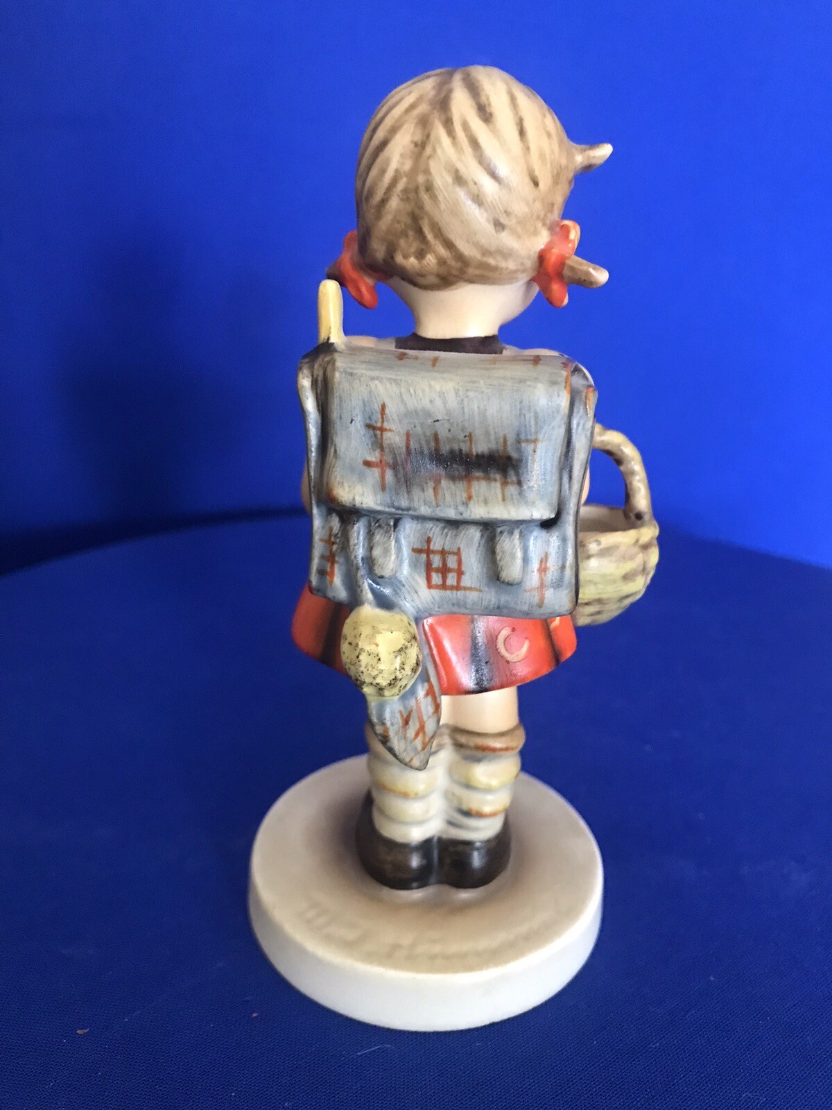 SCHOOL GIRL – Early TMK 2 w/Empty Basket – Hummel #81 – 5″ Tall – Super Clean