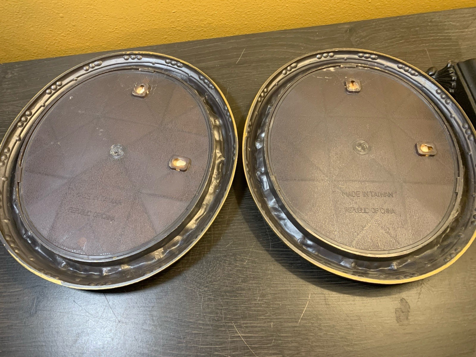 Vintage Norleans Set of 2 1970’s Floral Wall Hangings Ornate Oval Plastic Frames