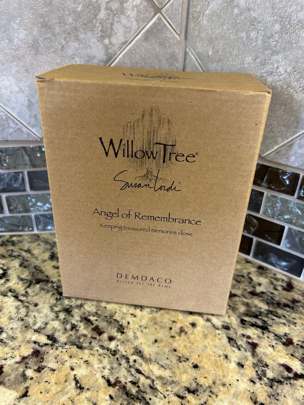 NEW Willow Tree Angel of Remembrance Figurine by Demdaco 2001 Susan Lordi, 5″