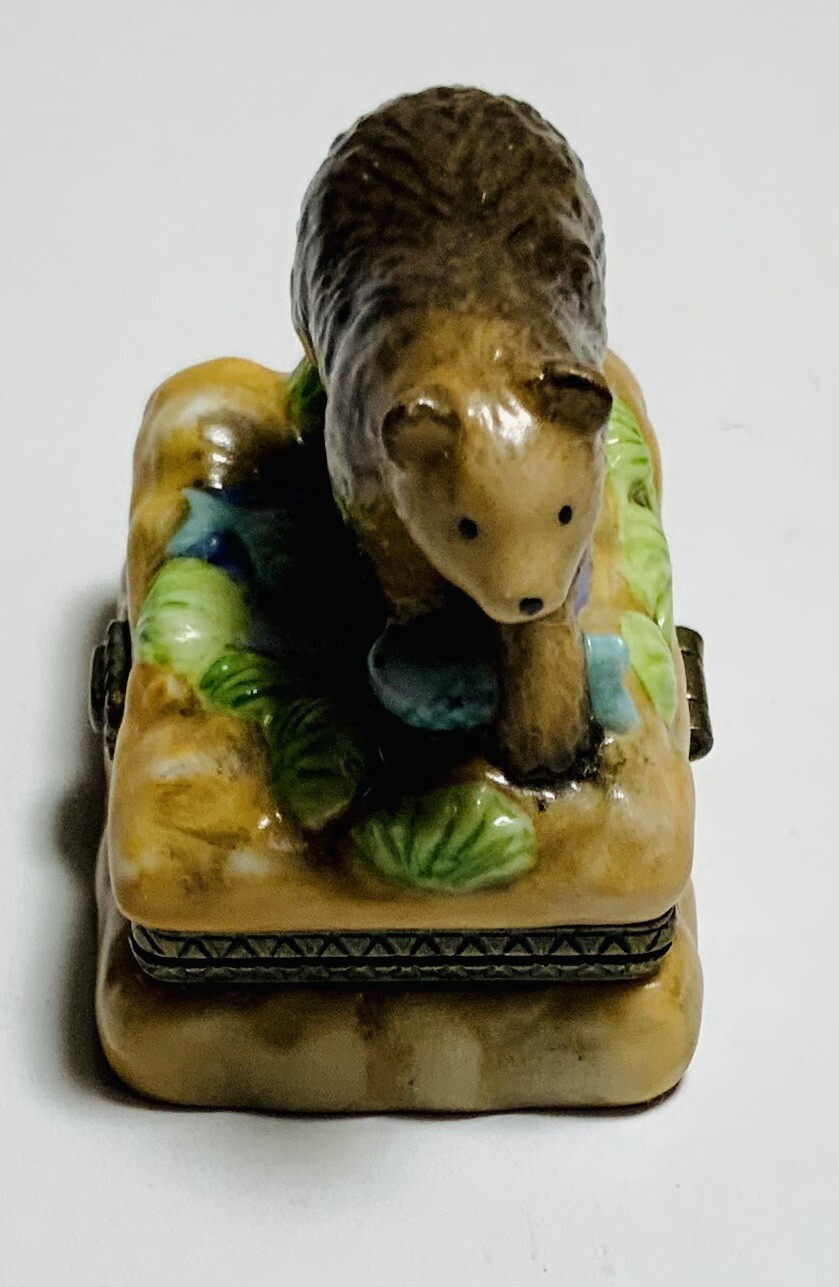 Hinged Trinket Box Foreside Porcelain Brown Bear Fishing In Stream Ex Condition
