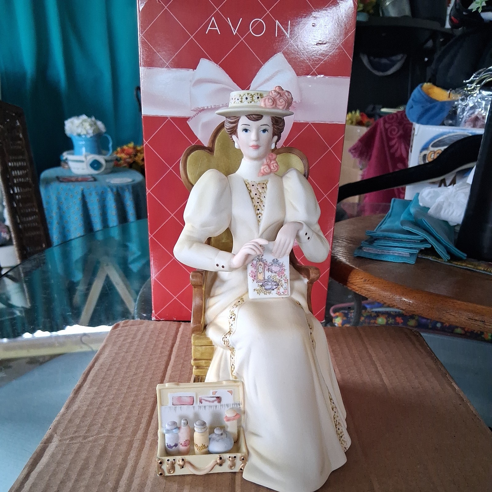 Avon 2011 Mrs. Albee President’s Club Porcelain figurine Congratulations Success