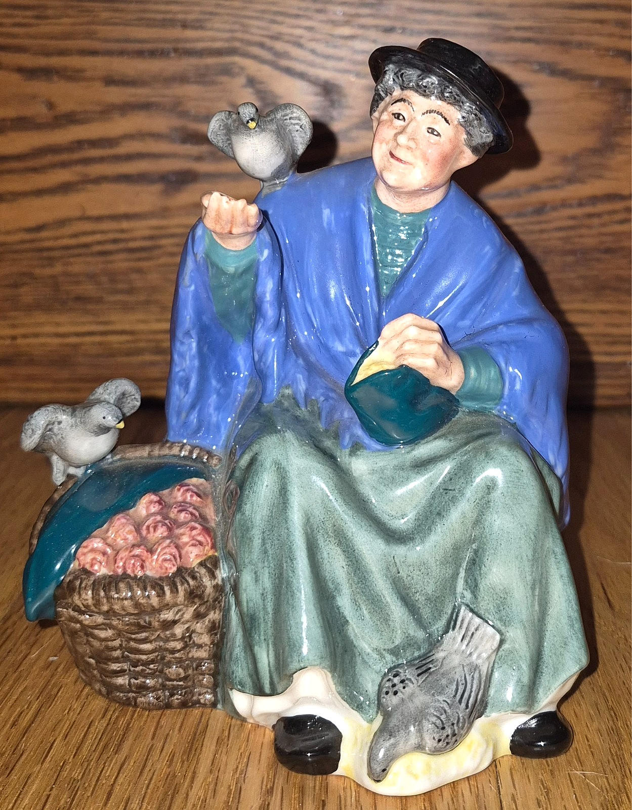 Royal Doulton Figurine Tuppence A Bag HN2320 Vintage Mary Poppins Bird Woman