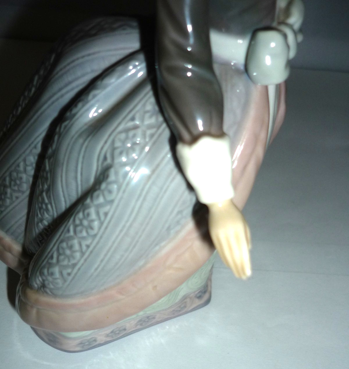 Vintage Lladro’ Angela 5211 Retired Figurine Flawless Parasol w Box Spain