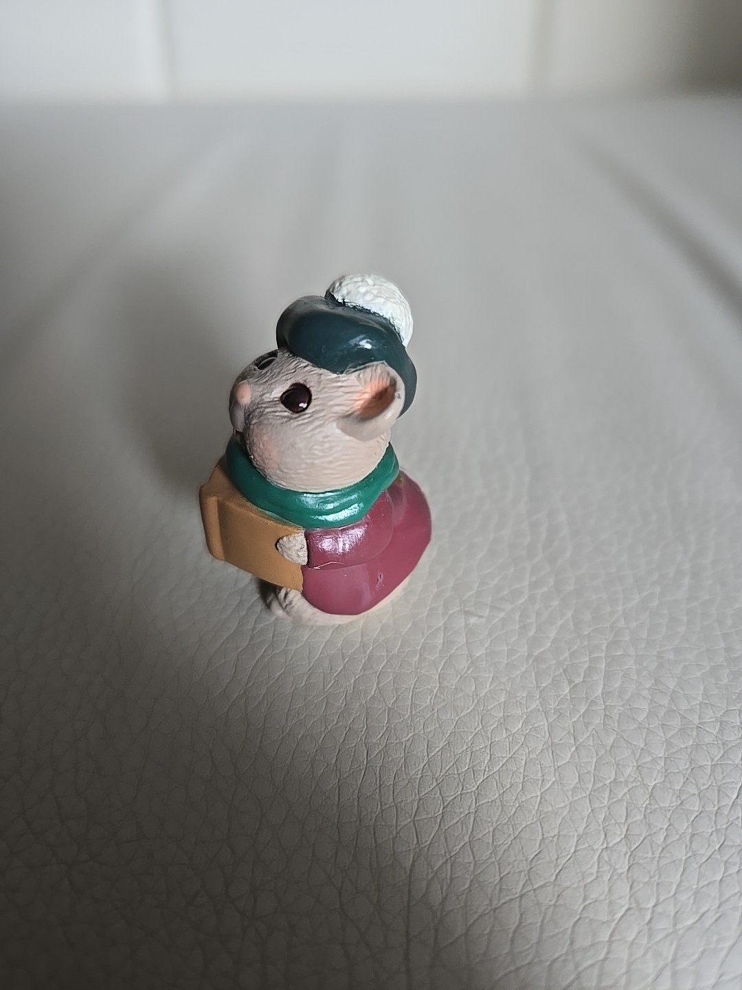 Merry Minatures – Hallmark – Vtg. 1995 X-mas Caroling Mouse Figurine