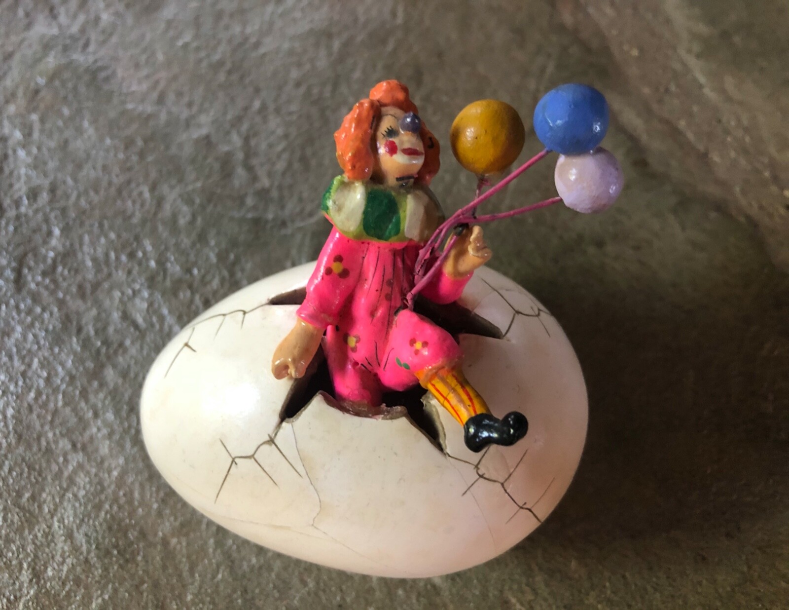 VINTAGE SIGNED R. MIRANDA MEXICO CLOWN HATCHING FROM EGG ART SCULPTURE FIGURINE