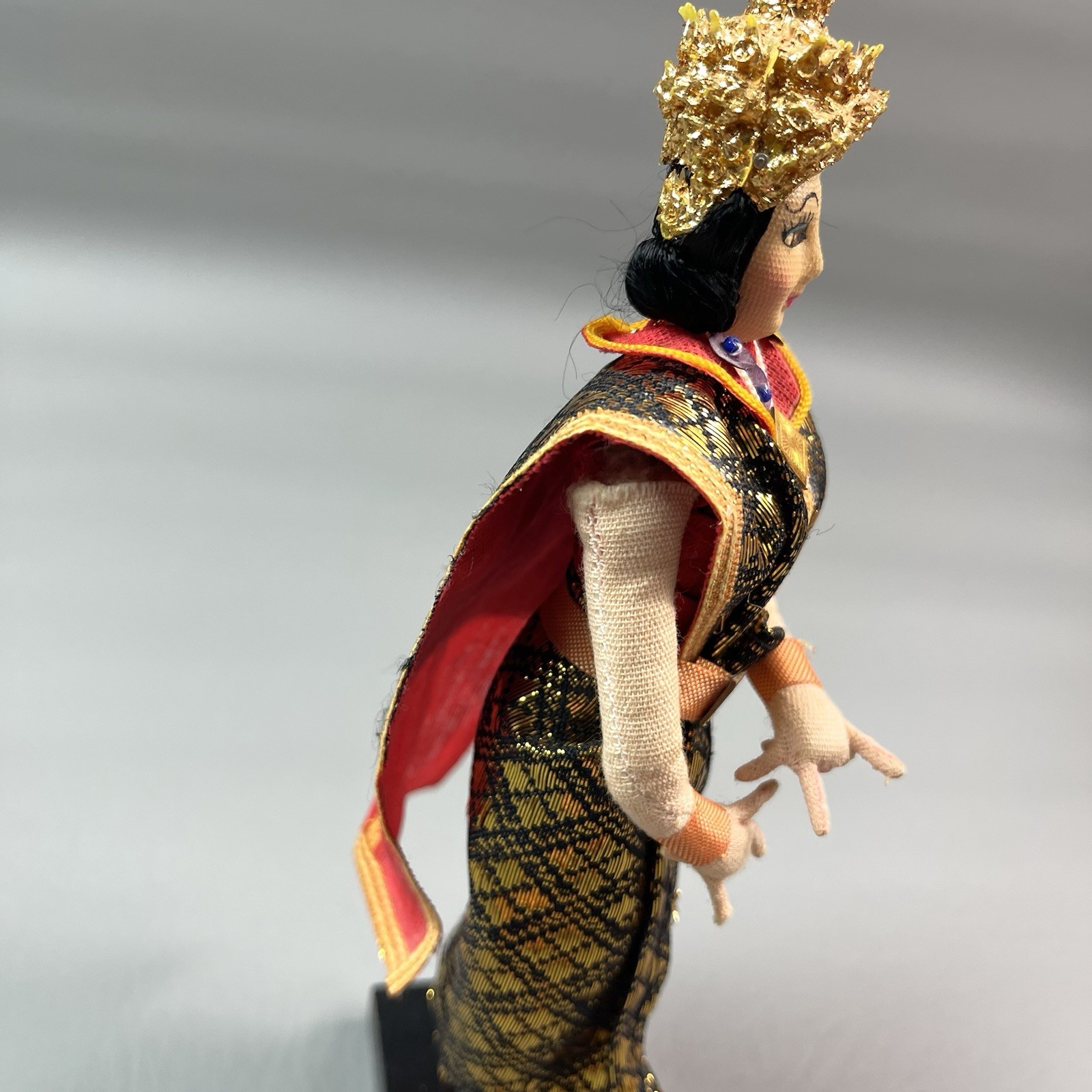 Thai Classic Dolls Traditional Dancer Costume Gold Headdress Made Thailand