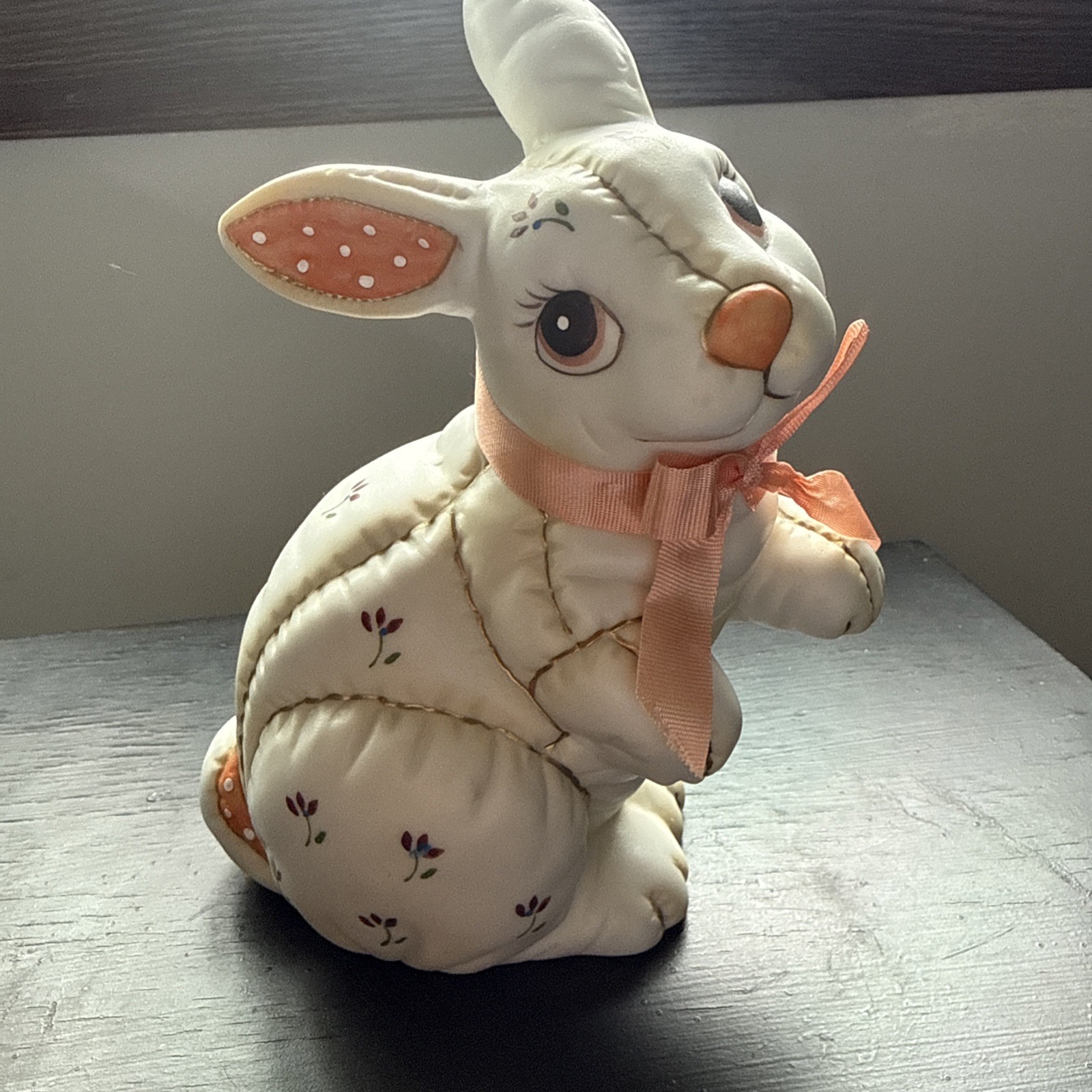 VTG 1987 LEFTON Bunny Rabbit Figurine Quilted Floral Patchwork PeachCeramic 6.5″