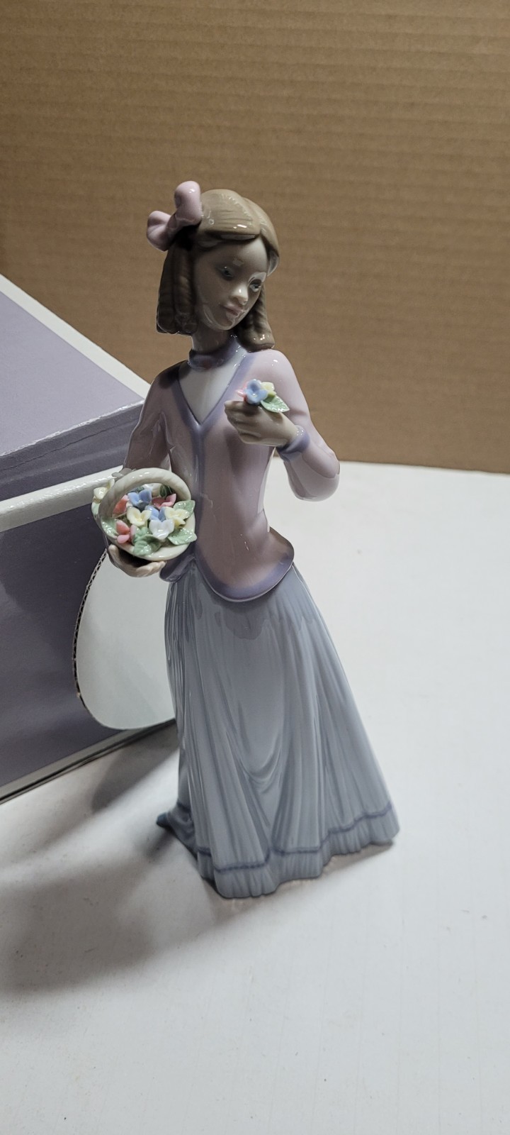 Lladro Porcelain Figurine 7644 Innocence in Bloom Young Woman with Flowers