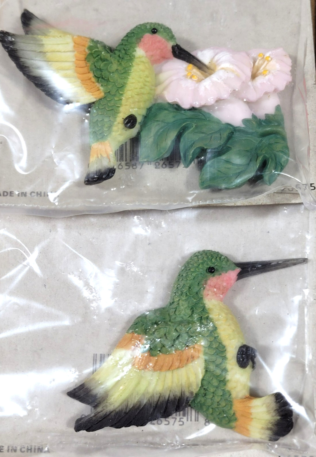 Young’s Collectables Hummingbird Magnets, New (Set of 2 magnets #1)
