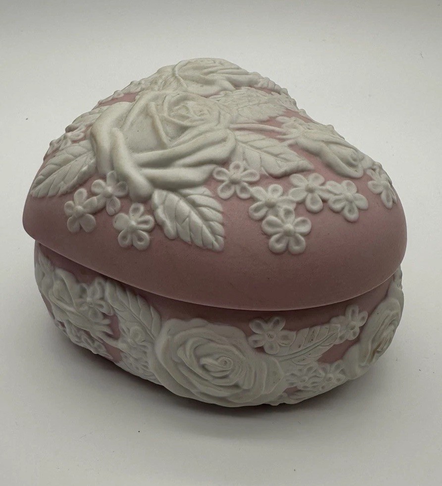 VTG San Francisco Music Box Ceramic Pink Heart With White Roses Trinket Pretty!