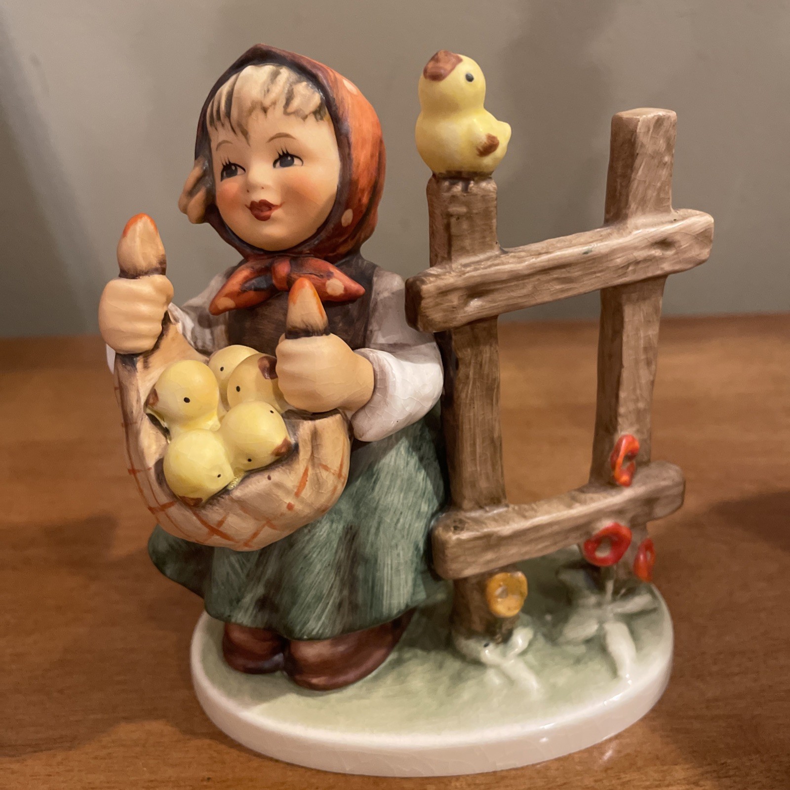 Vintage Goebel 1971 Hummel Figurine # 385 Chicken Licken West Germany 4.75”