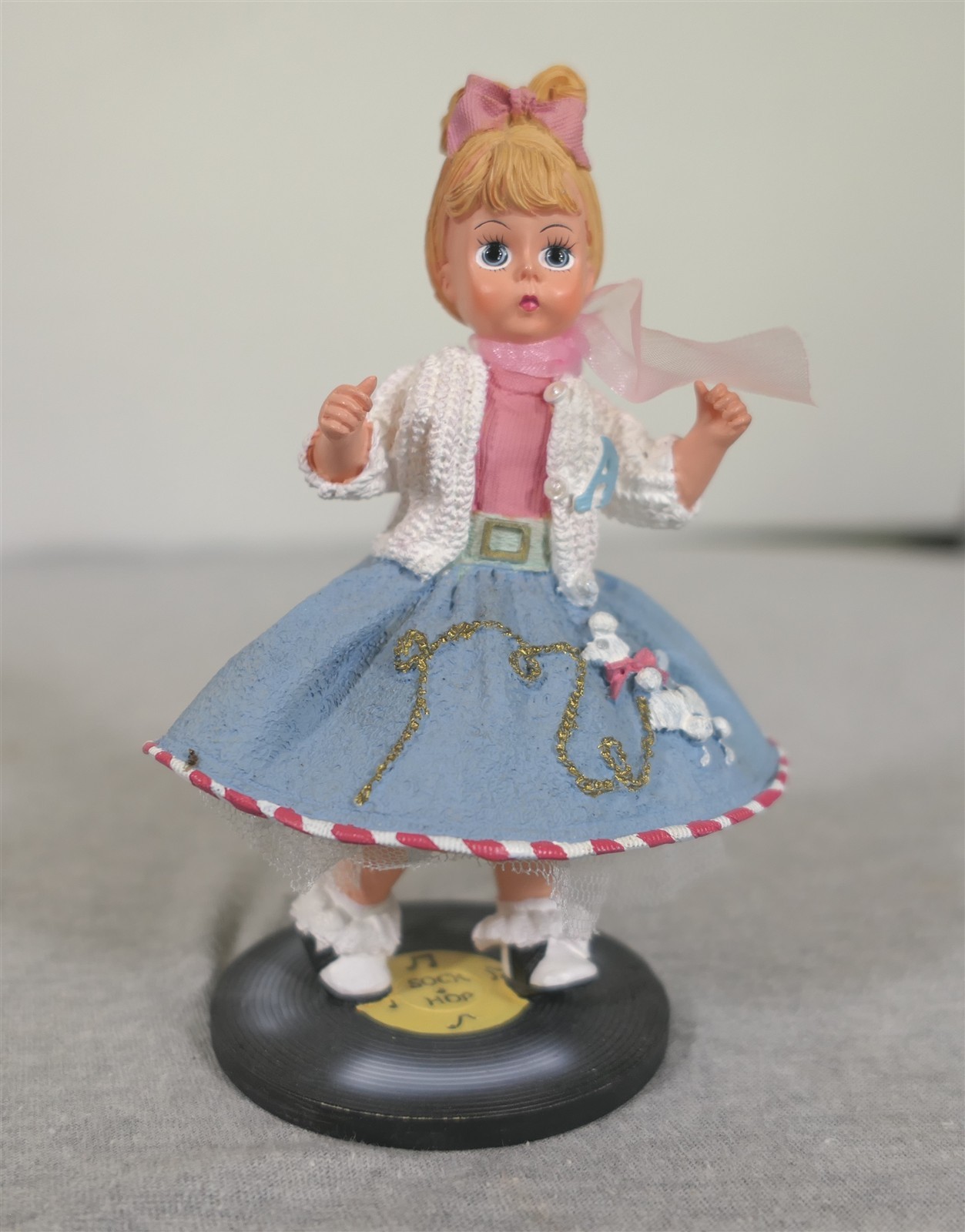 Vintage 2000 Ltd Ed. E2-54 Madame Alexander 1950 Sock Hop Girl Ceramic Figurine