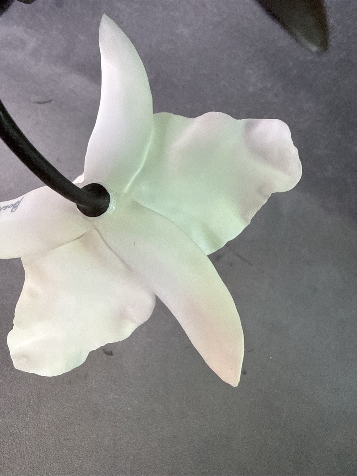 BOEHM PORCELAIN – WHITE AND YELLOW ORCHID FIGURINE – FLOWER METAL STEM & PETALS
