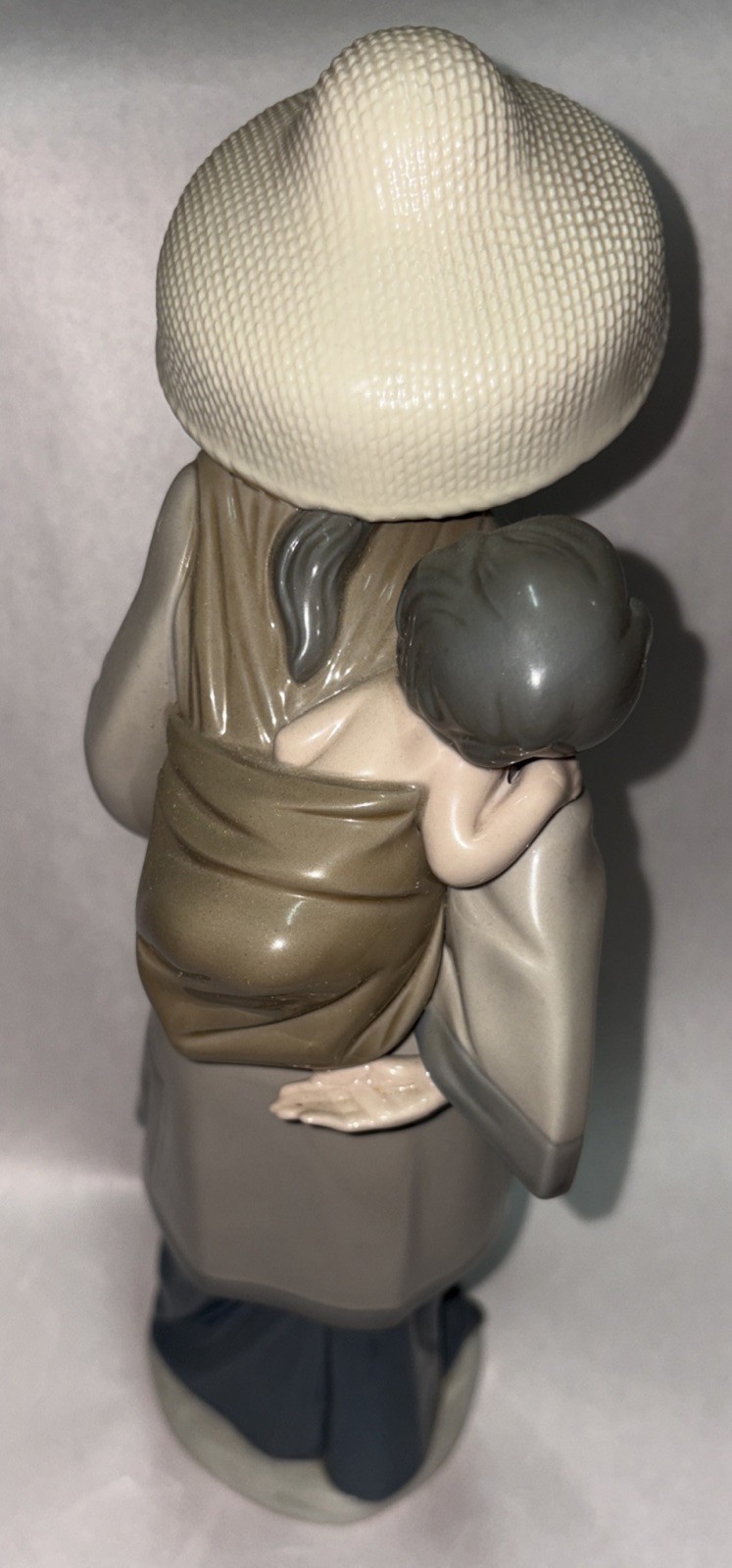 Lladro “My Precious Bundle” Porcelain Figure #5123 *READ*
