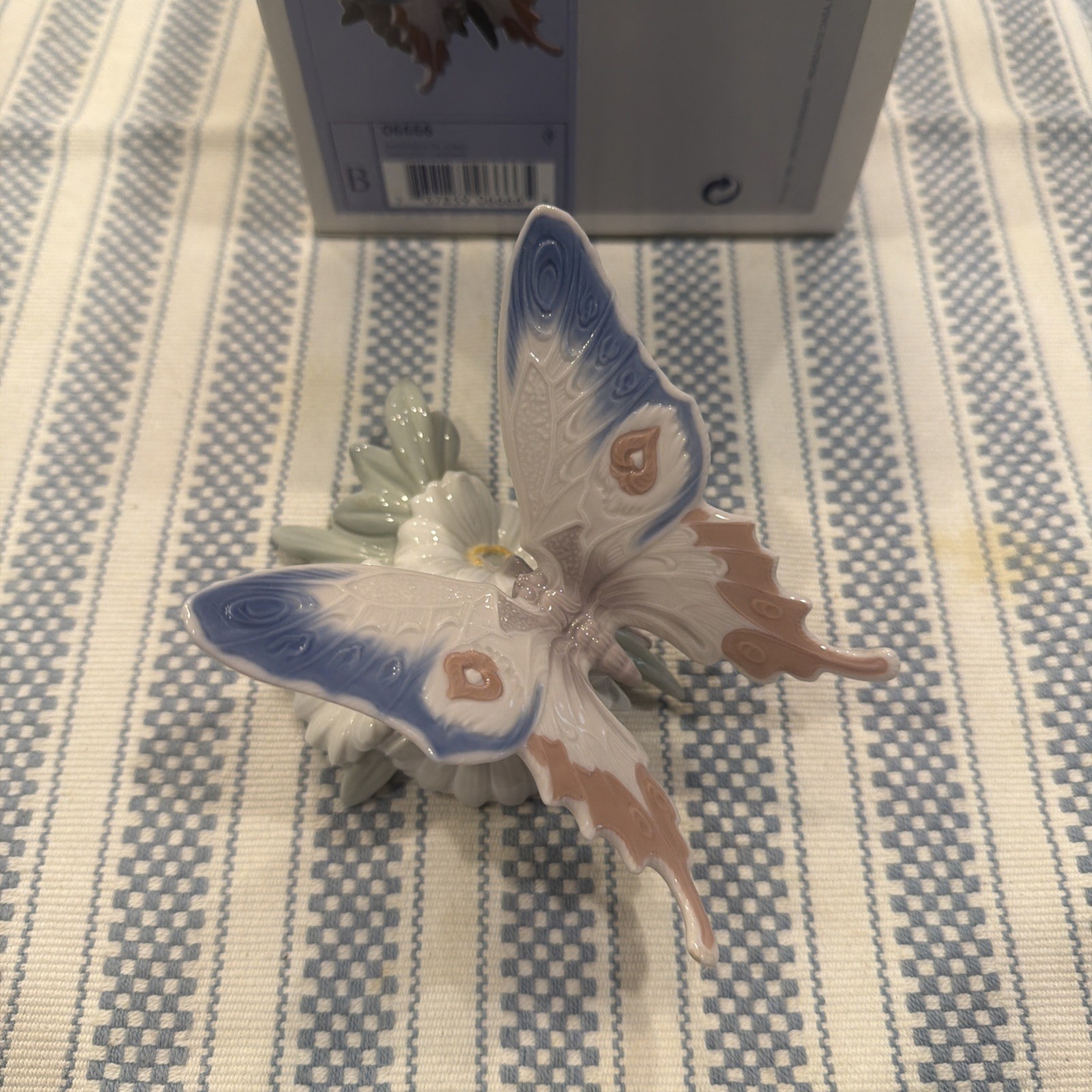 Lladro 6666 Graceful Landing w/ Original Box – Perfect Condition