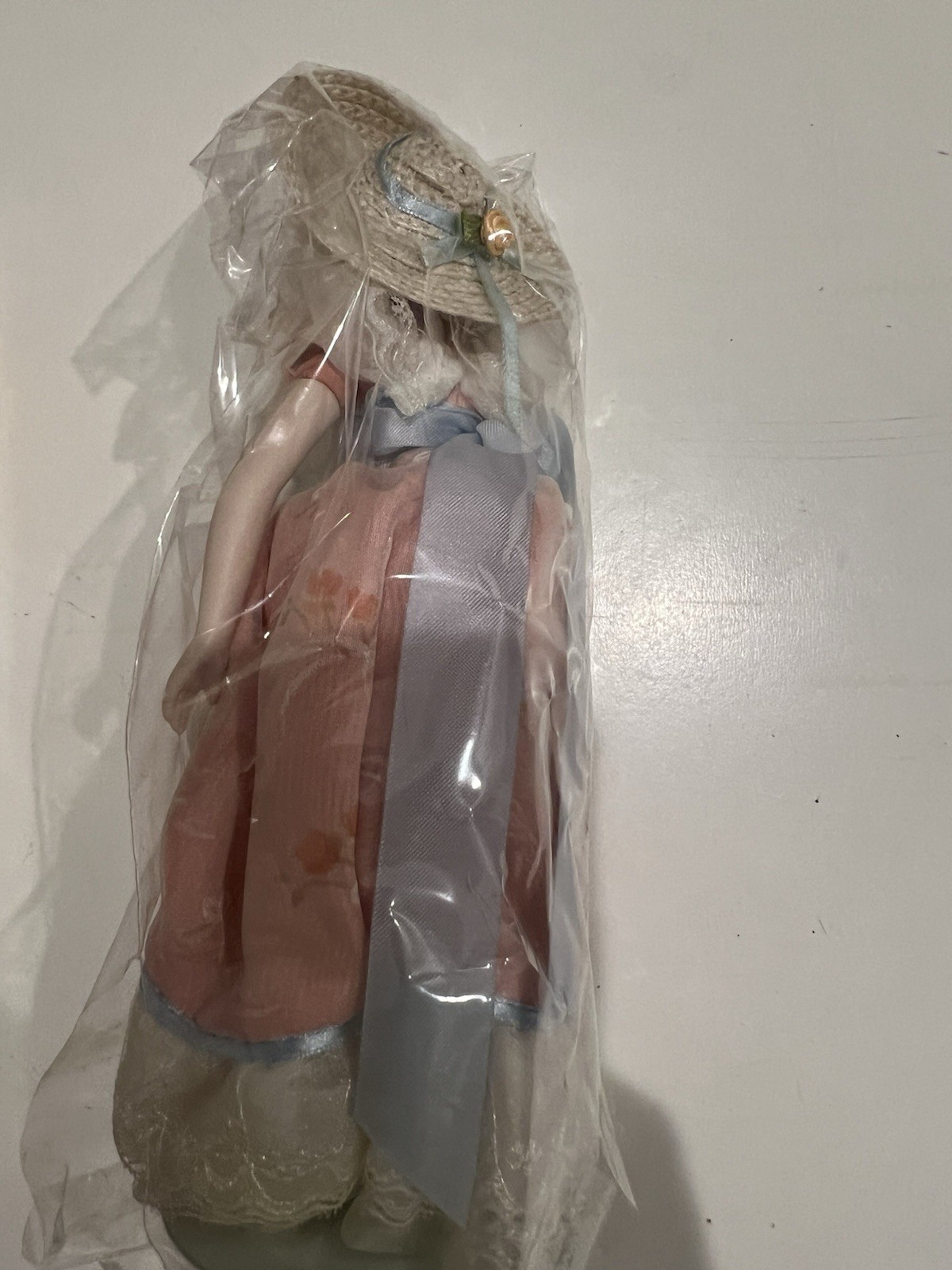 1987 AVON Fashion of American Times Southern Belle Porcelain Doll Collection NOS