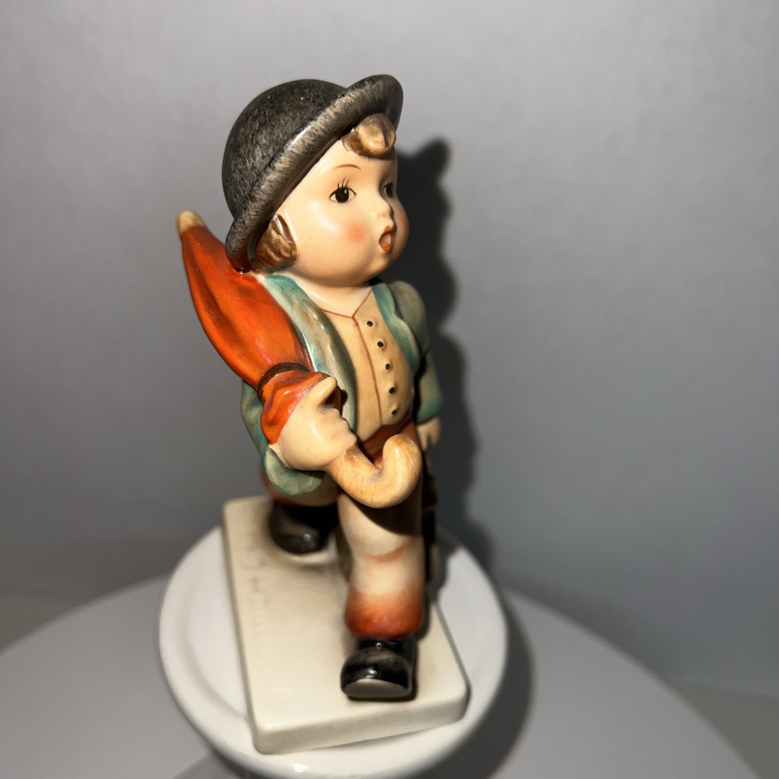 Vintage- Hummel 5″ Merry Wanderer w/Orange Umbrella 11/0 Bee Early Piece