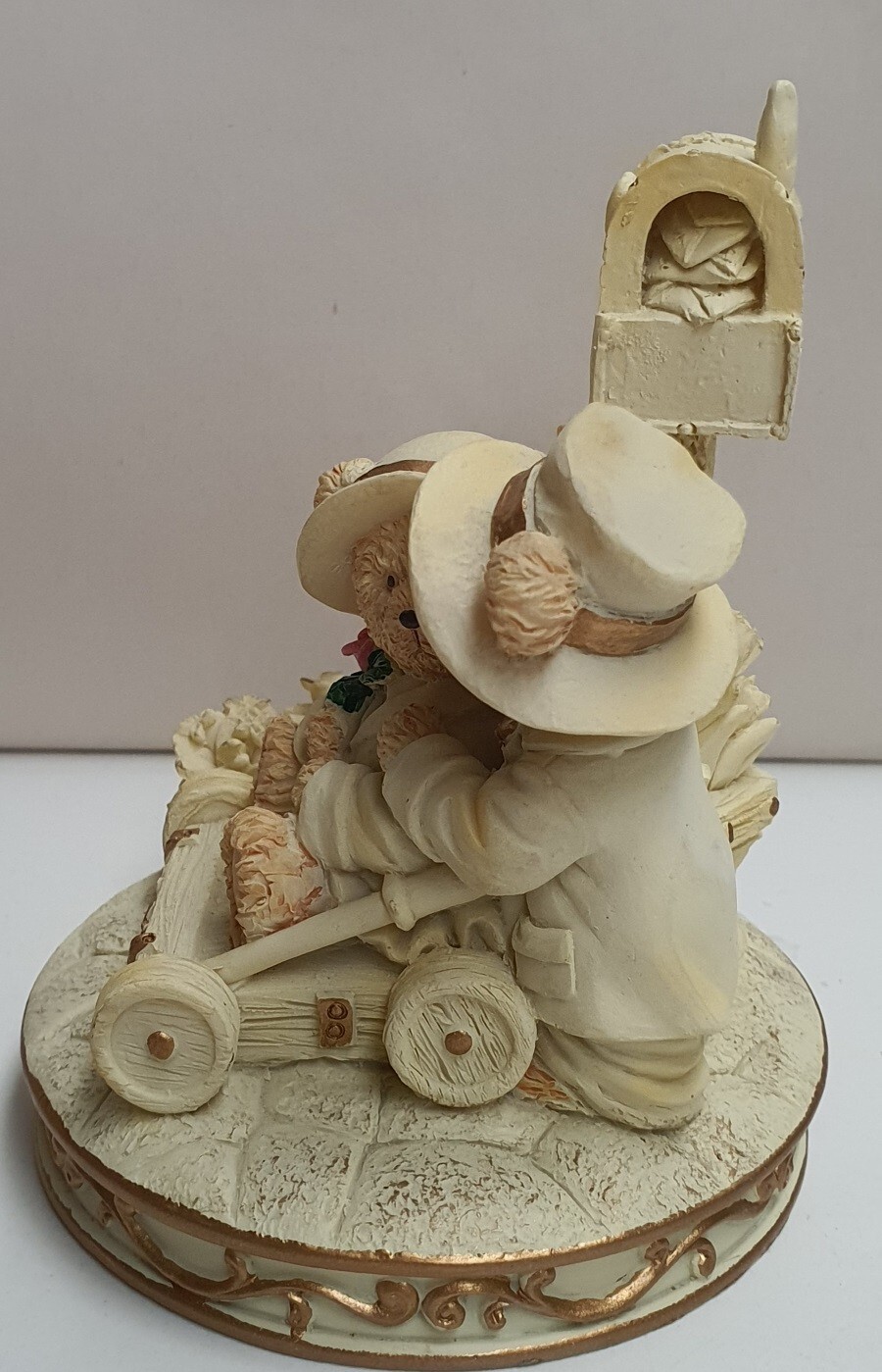 Resin Bears Ornament Courting Couple Cream and Gilt Colourway 12cm tall 9cm wide