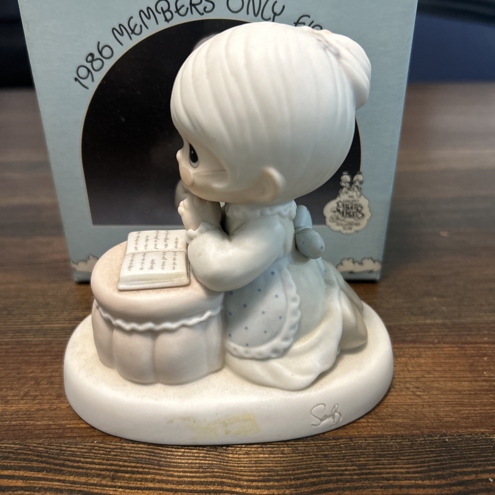 Precious Moments Figurine – Grama’s Prayer PM-861 With Box 1986