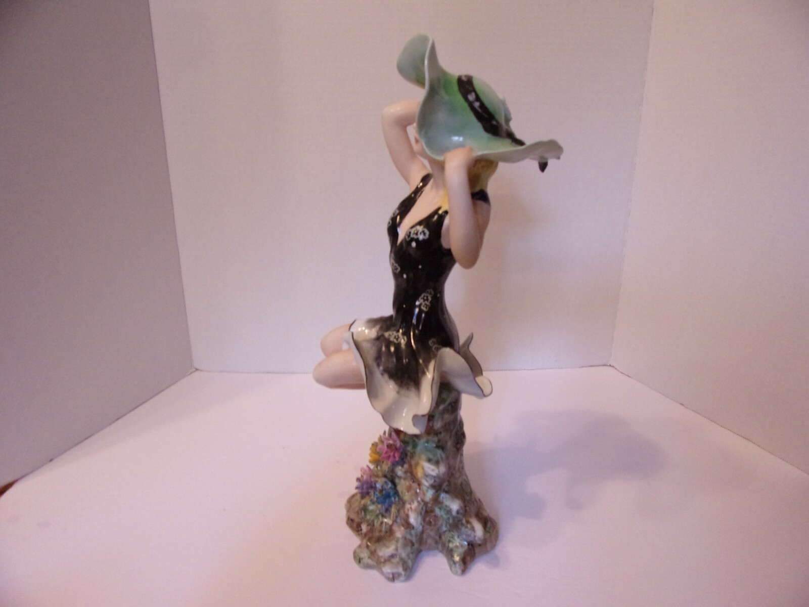 ROMANIA ROCERAM BEAUTIFUL LADY 14 1/2″ FIGURINE