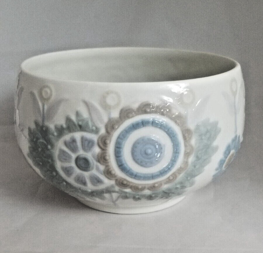 Lladro “VERY RARE” Bowl with Flowers #1168