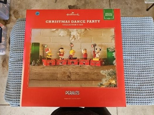 Hallmark Peanuts Gang Christmas Dance Party figurines – Snoopy, Charlie Brown,