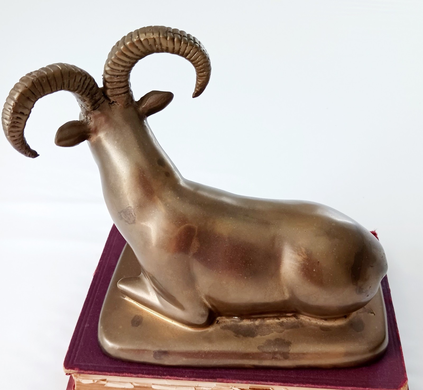 VTG MCM AVANTI Solid Brass Statue Reclining Ram Ibex Patina Heavy 4lb 3.3oz