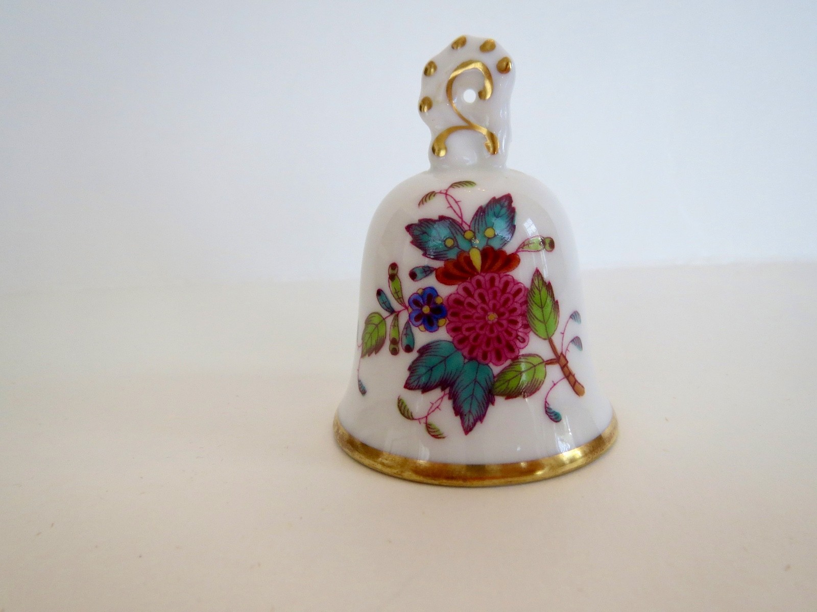 1998 HEREND Guild Hand Painted TABLE BELL 2″ Tall by 1 & 5/8″ Wide Gold Trim