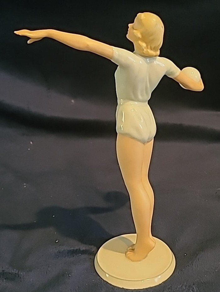 Vintage Schaubach-Kunst German Art Deco Athlete With Volleyball – 9 1/2″ tall