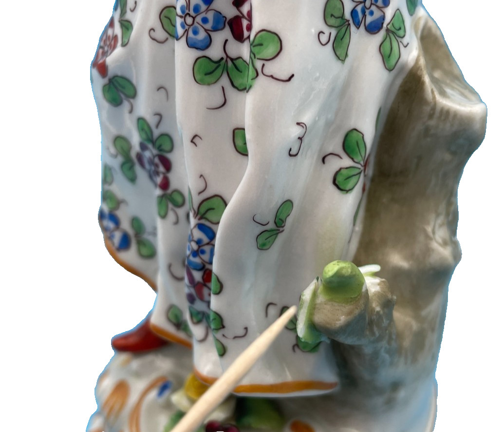 Beautiful Sitzendorf Couple Man w/Flowers In a Basket & In Woman’s Apron