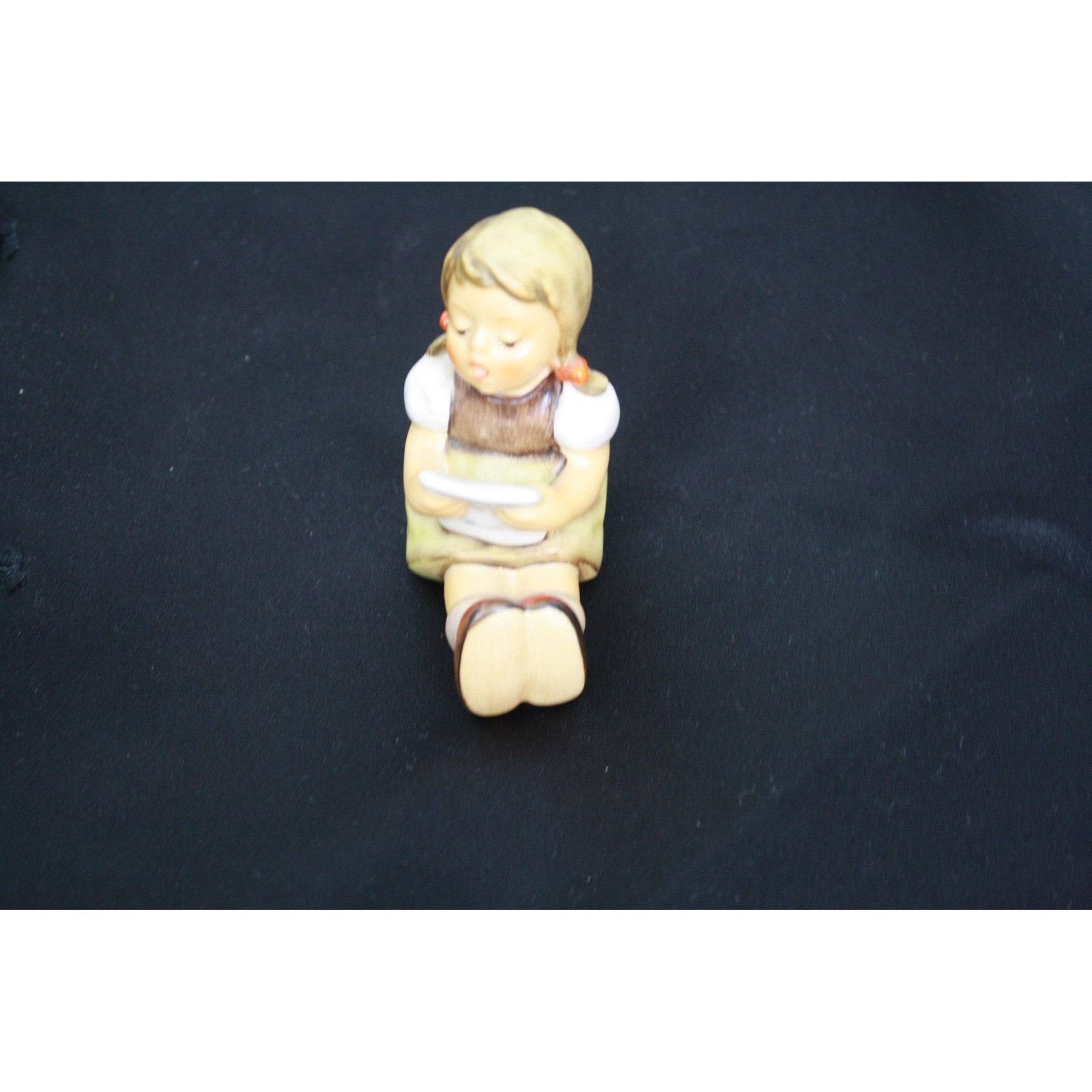 Goebel Hummel Figurine Girl Sitting Reading Book Letter Vintage Porcelain 110/0