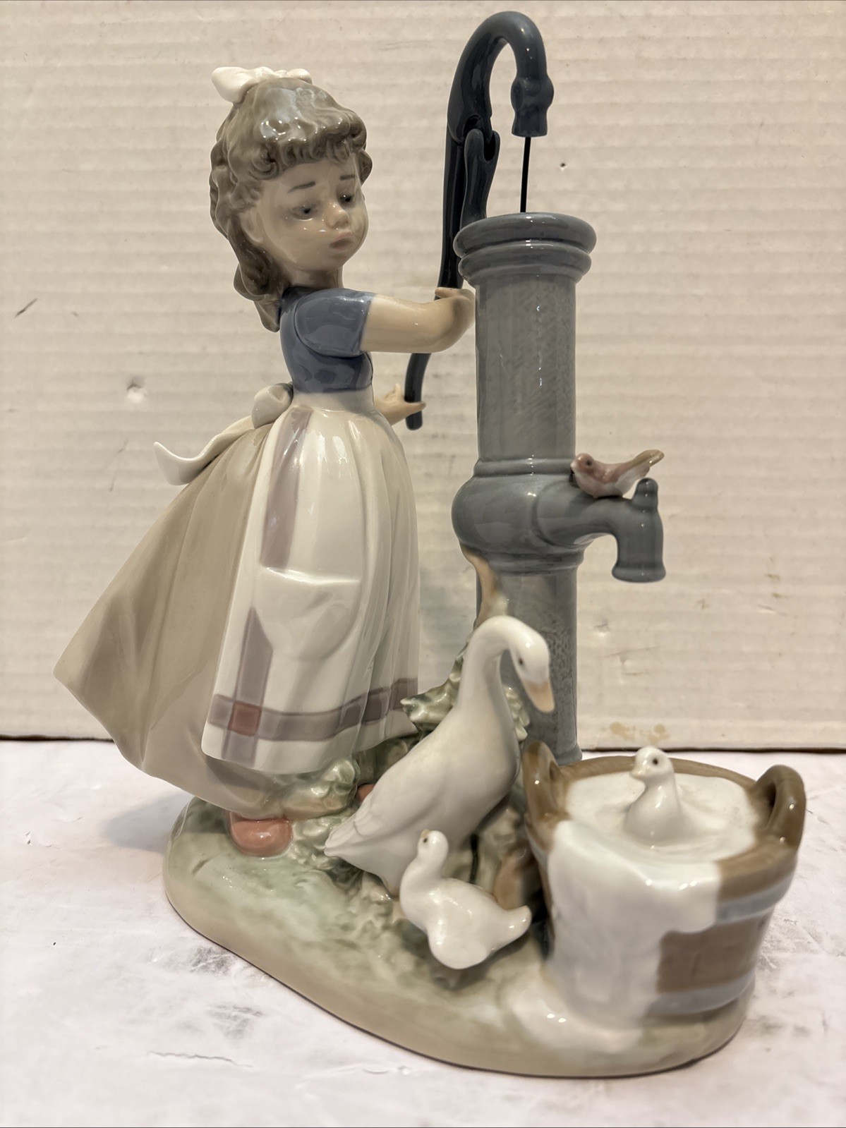 Vintage*Lladro 5285 “Summer on the Farm” Porcelain Figurine Girl at Water Pump