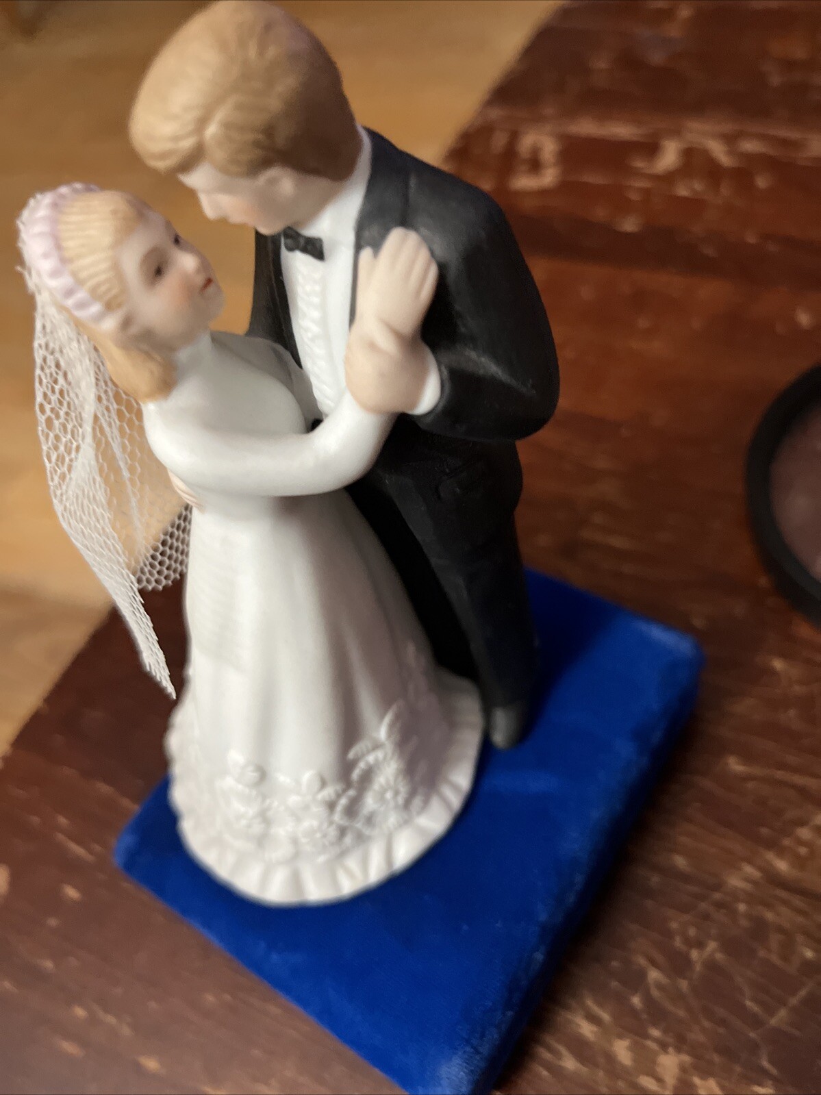 Vintage 1985 Lefton Hand Painted Taiwan Bride and Groom Figure 5.5”H