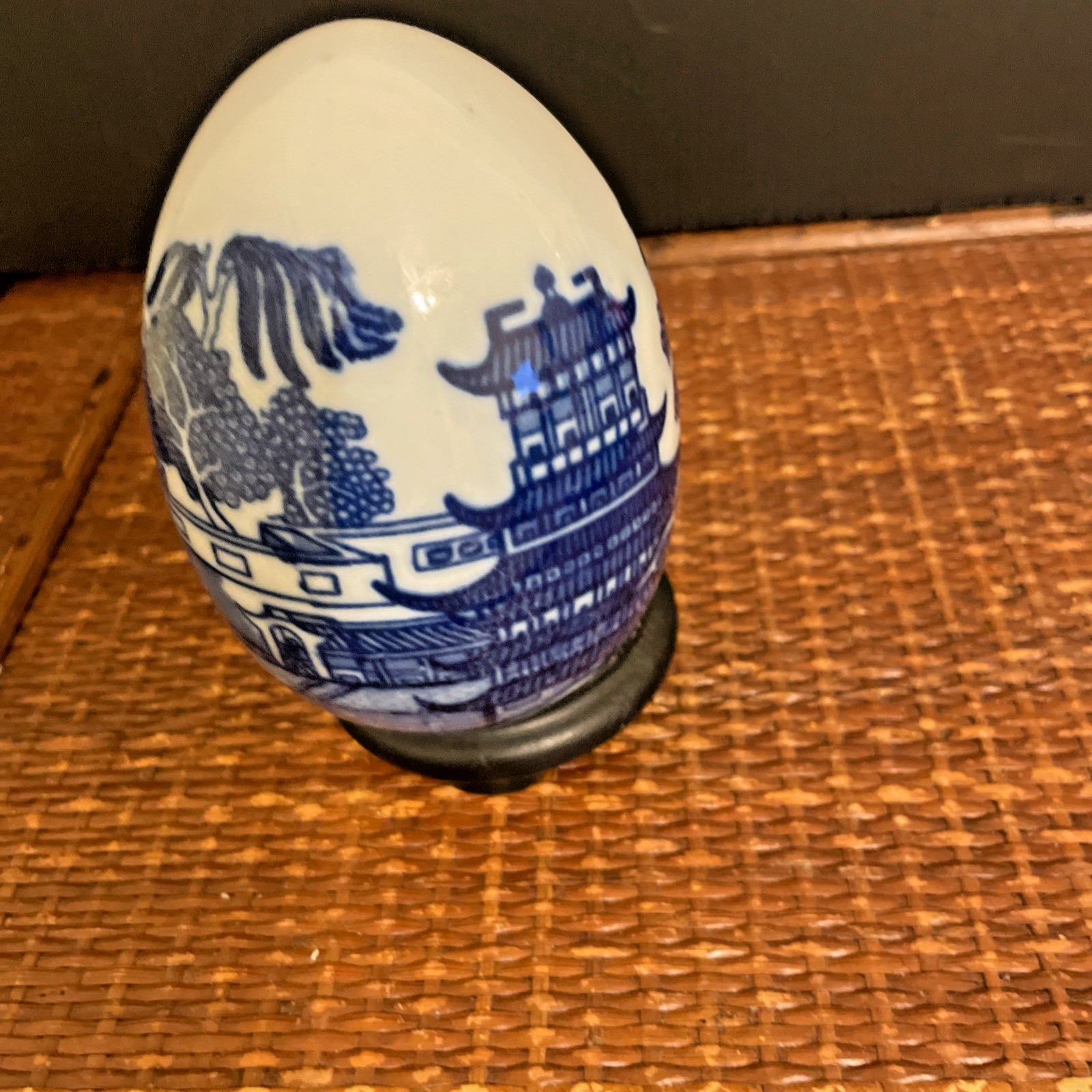 Blue White Porcelain Egg on Stand Blue Willow style design 5 1/2” tall
