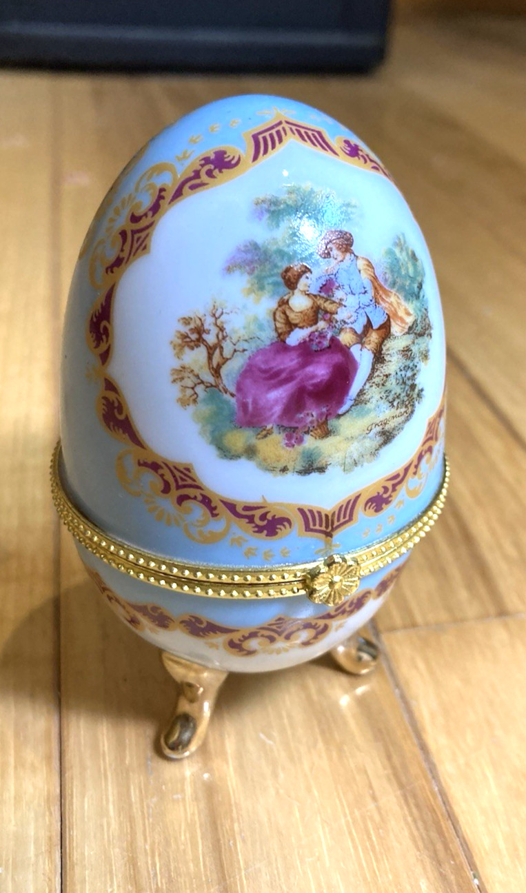 Porcelain Hinged Gold Tone Gilded Egg w/Courting Couple Trinket Ring Keeper