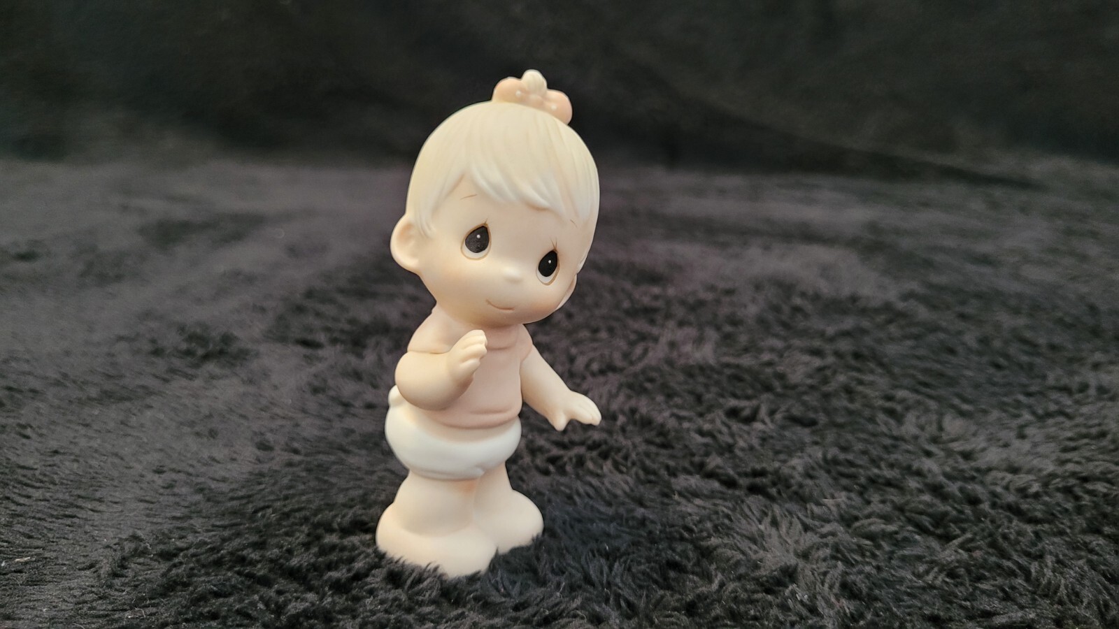🚨 Precious Moments E-2852/B Baby Girl Standing Jonathon & David Porcelain Fig